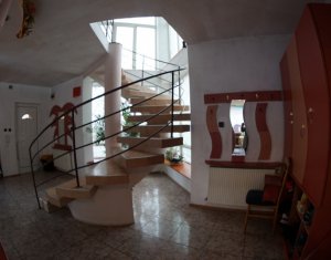 Casa individuala, 4 camere, piscina exterioara, 1200 mp teren, Andrei Muresanu