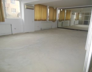 Commercial space for rent in Floresti