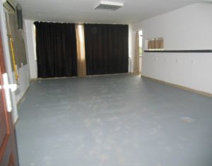 Commercial space for rent in Floresti