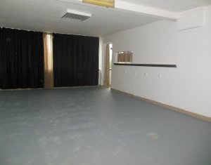 Commercial space for rent in Floresti