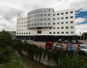 Bureau à louer dans Cluj-napoca, zone Manastur