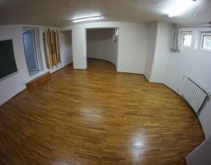 Maison 10 chambres à louer dans Cluj-napoca, zone Zorilor