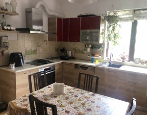 House 5 rooms for rent in Floresti