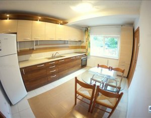 Appartement 4 chambres à louer dans Cluj-napoca, zone Centru