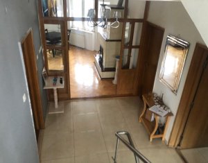 House 5 rooms for rent in Floresti