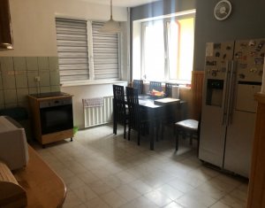 House 5 rooms for rent in Floresti