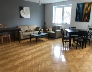 House 5 rooms for rent in Floresti