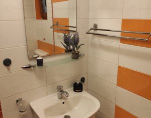 House 4 rooms for rent in Floresti