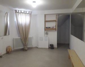 Spatiu autorizat ptr salon  , Gheorgheni, amenajat, zona de receptie 