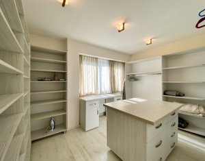 Casa 5 camere, zona centrala, terasa 140mp si gradina 45 mp