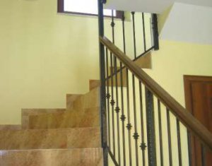 Spatiu mixt ideal firma: birouri 120mp, depozit 70mp, curte, parcari