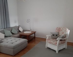 House 4 rooms for rent in Floresti