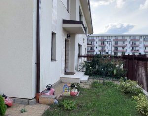 House 4 rooms for rent in Floresti