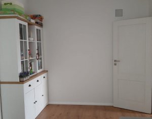 House 4 rooms for rent in Floresti