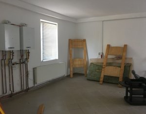 Commercial space for rent in Floresti