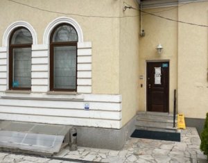 Casa individuala 372mp cu gradina, piata Engels - Andrei Muresanu