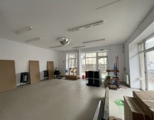 Commercial space for rent in Floresti