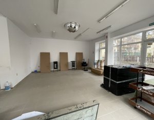 Commercial space for rent in Floresti