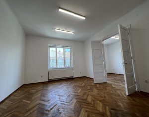 Birou 3 incaperi, 74mp, renovat, str. Petru Maior, langa Primarie 