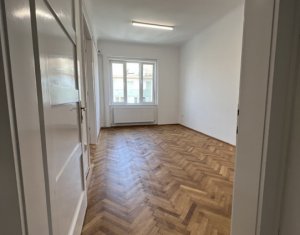 Birou 3 incaperi, 74mp, renovat, str. Petru Maior, langa Primarie 