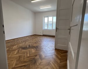 Birou 3 incaperi, 74mp, renovat, str. Petru Maior, langa Primarie 