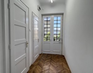 Birou 3 incaperi, 74mp, renovat, str. Petru Maior, langa Primarie 