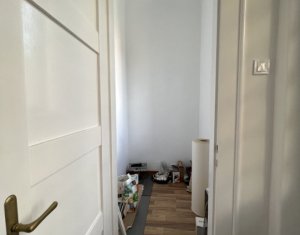 Birou 3 incaperi, 74mp, renovat, str. Petru Maior, langa Primarie 