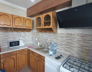 Apartment 3 rooms for rent in Floresti