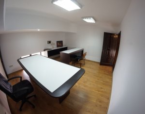 Appartement 4 chambres à louer dans Cluj-napoca, zone Centru