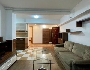 Inchiriere apartament 3 camere, demisol, zona UMF