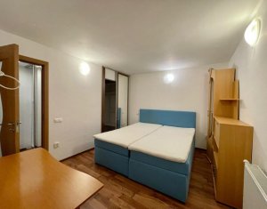 Inchiriere apartament 3 camere, demisol, zona UMF