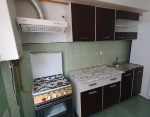 Apartament cu doua camere, decomandat, strada Stejarului, Floresti