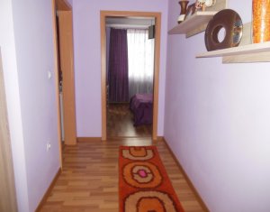 Apartament cu trei camere, complet mobilat si utilat