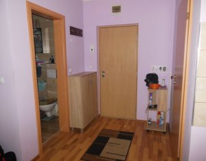 Apartament cu trei camere, complet mobilat si utilat