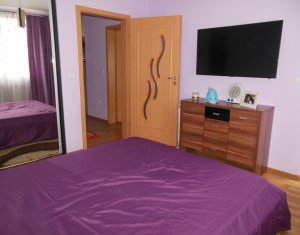 Apartament cu trei camere, complet mobilat si utilat