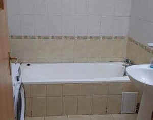 Apartament cu 3 camere, parcare subterana, zona semicentrala