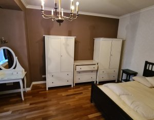 Apartament cu 2 camere, foarte spatios, ultracentral in cladire istorica!