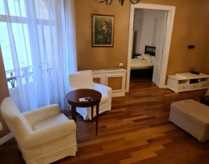 Apartament cu 2 camere, foarte spatios, ultracentral in cladire istorica!