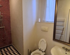 Apartament cu 2 camere, foarte spatios, ultracentral in cladire istorica!