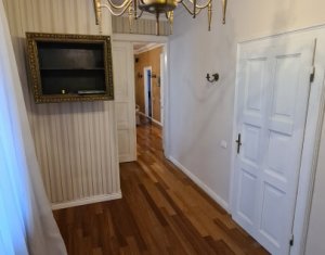 Apartament cu 2 camere, foarte spatios, ultracentral in cladire istorica!