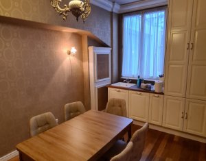 Apartament cu 2 camere, foarte spatios, ultracentral in cladire istorica!