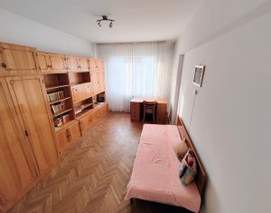 Apartament cu 3 camere, zona Horea (Facultatea de Litere)