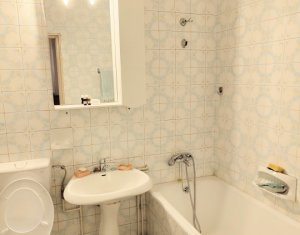 Apartament cu 3 camere, zona Horea (Facultatea de Litere)