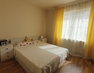 Apartament cu 3 camere, strada Florilor, zona KIK