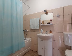 Apartament cu 3 camere, strada Florilor, zona KIK