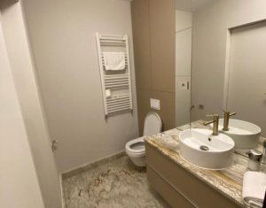 Apartament de inchiriat, 3 camere si gradina, Centru