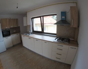 Inchiriere apartament 4 camere, 100 mp, etaj intermediar, garaj, semicentral