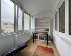 Apartament 3 camere, decomandat, 2 bai, cartier Andrei Muresanu