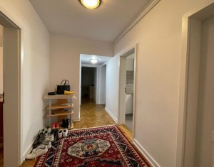 Apartament 3 camere, decomandat, 2 bai, cartier Andrei Muresanu