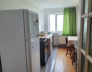 Apartament la casa, cu 3 camere, in Gruia